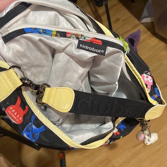 SUPER RARE KID ROBOT NYLON PURSE WITH DUNNYS AND MUNNYS ALL OVER IT!!! EUC - Picture 4 of 5